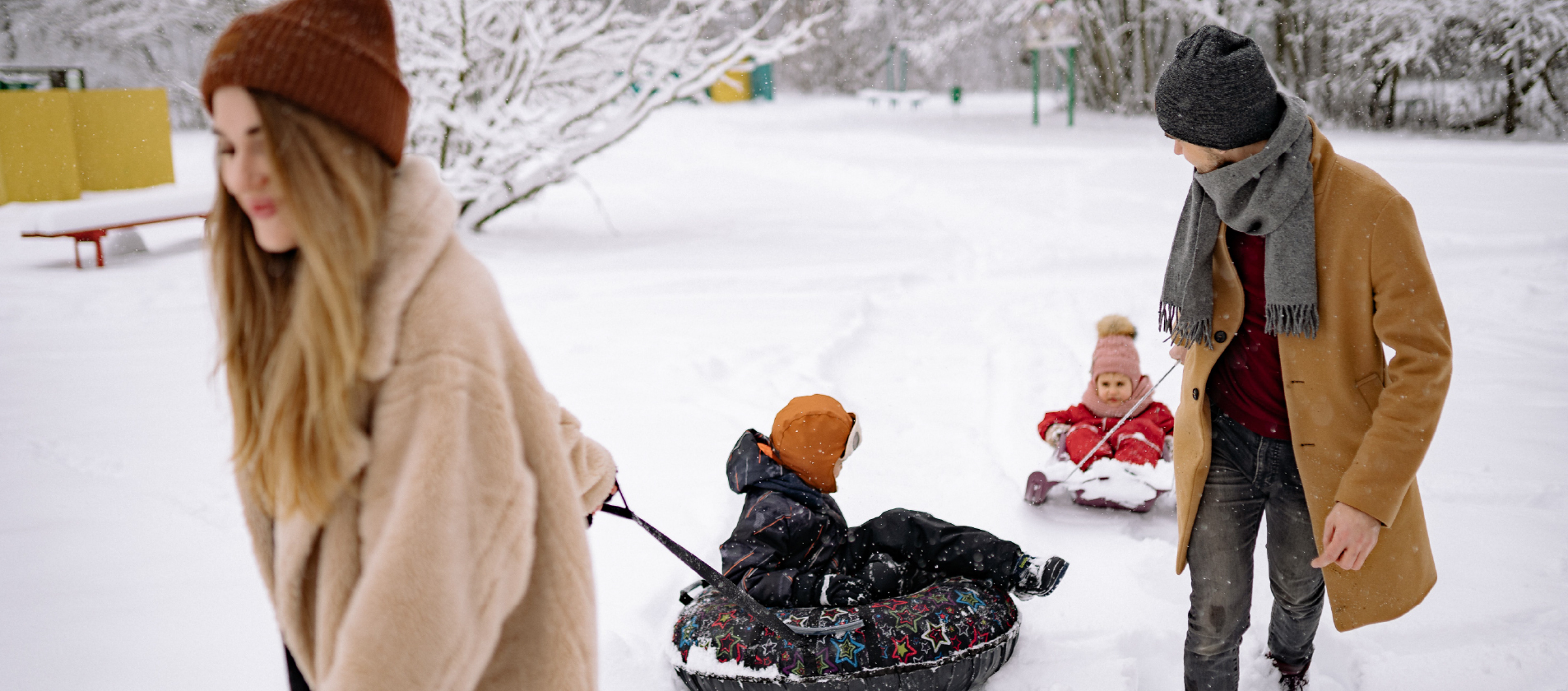 Как одевать новорожденного ребенка зимой на прогулку: весь комплект одежды и лайфхаки