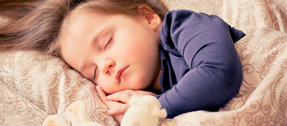 Сколько должен спать годовалый ребенок днем