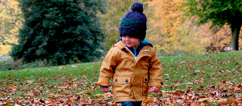 Как одевать ребенка осенью